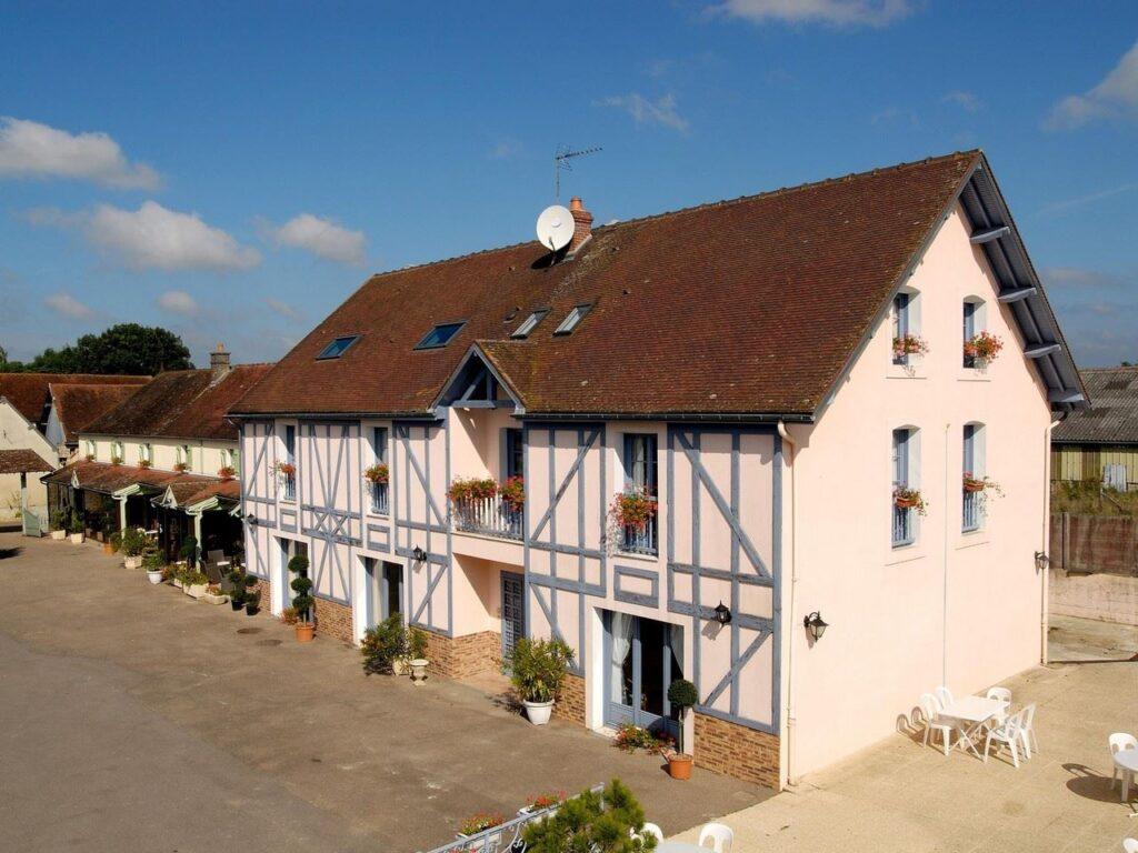 hotel-aux-maisons-1lieu1salle-restaurant-reunion-congres.jpg