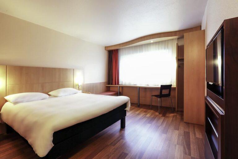 ibis-charleville-meziere-1lieu1salle-seminaire-chambre.jpg