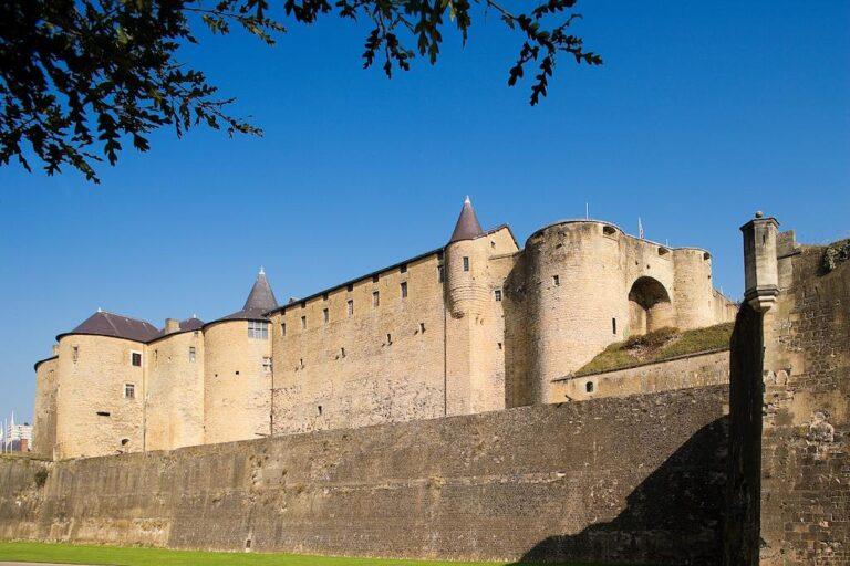 le-chateau-fort-hotel-restaurant-1lieu1salle-convention-rempart.jpg
