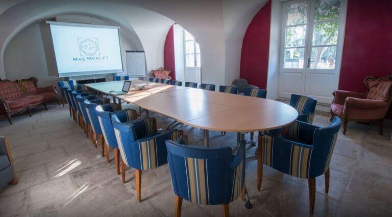 mas-merlet-1lieu1salle-seminaire-hotel-restaurant-reunion-booking.jpg