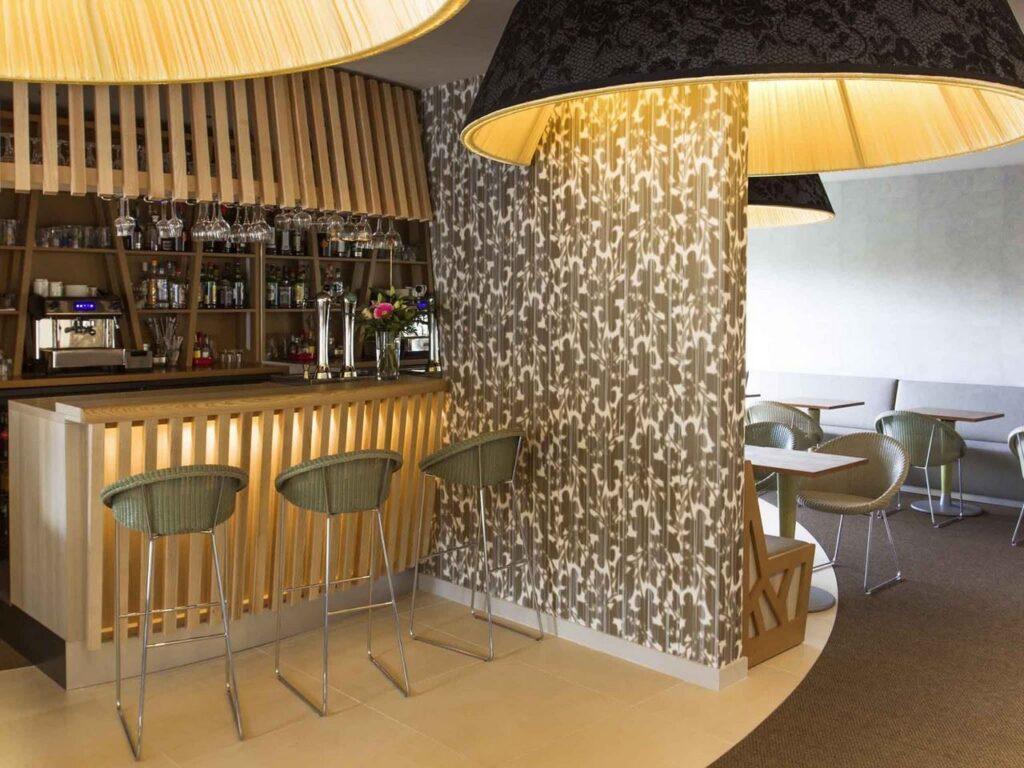 mercure-bourg-en-bresse-1lieu1salle-bar.jpg