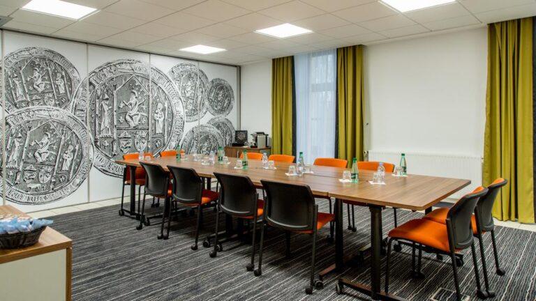 mercure-bourges-hotel-de-bourbon-1lieu1salle-salle-de-reunion.jpg