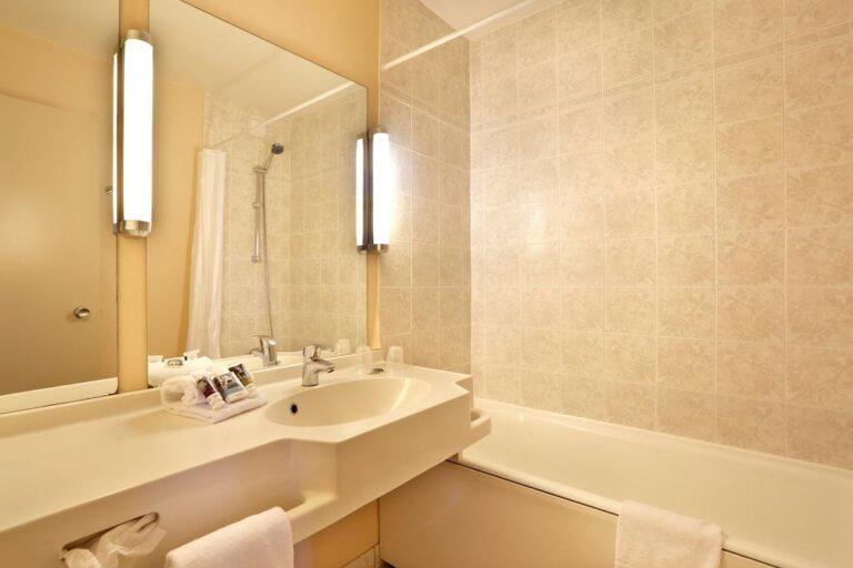 mercure-brive-1lieu1salle-hotel-restaurant-evenement-salle-de-bain.jpg