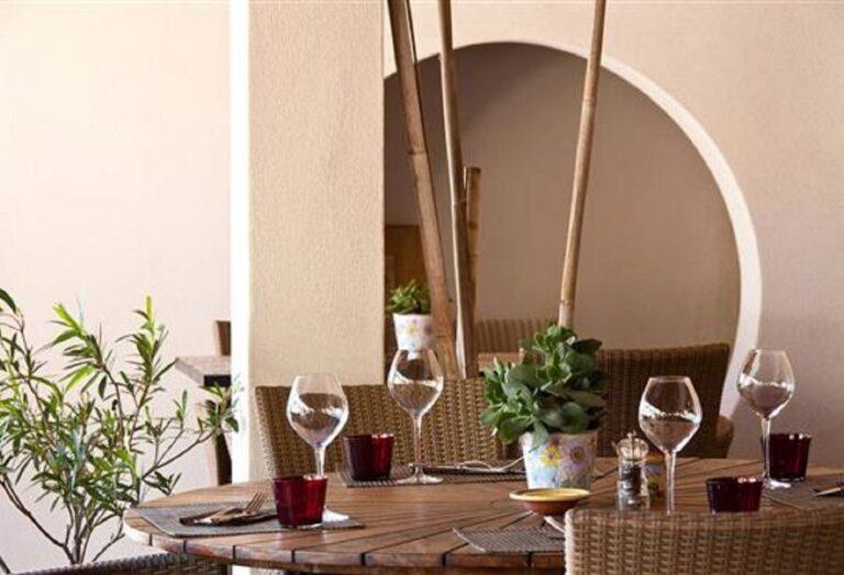 oustau-camarguen-1lieu1salle-seminaire-hotel-restaurant-convention-meeting-booking-restaurant.jpg