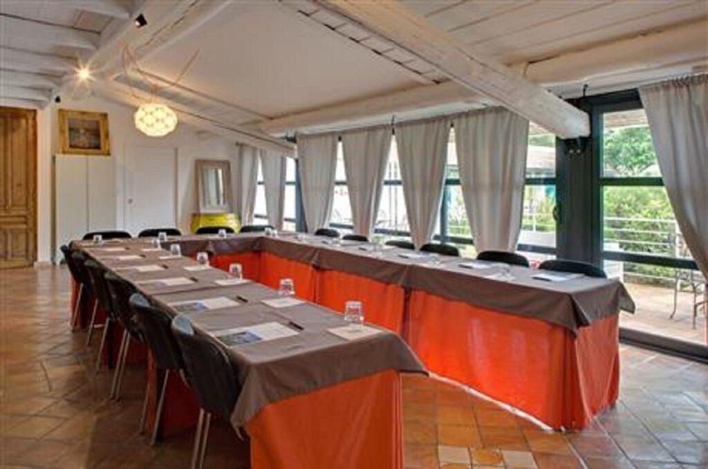 oustau-camarguen-1lieu1salle-seminaire-hotel-restaurant-convention-meeting-booking-salle.jpg