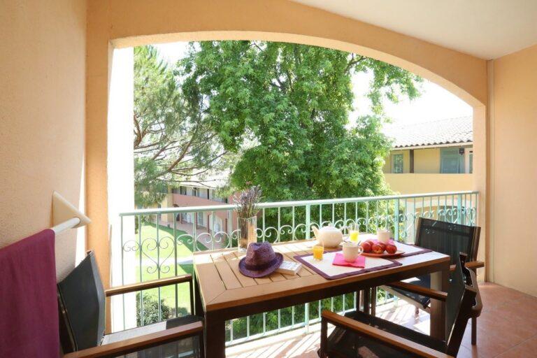 residence-premium-cannes-1lieu1salle-balcon.jpg