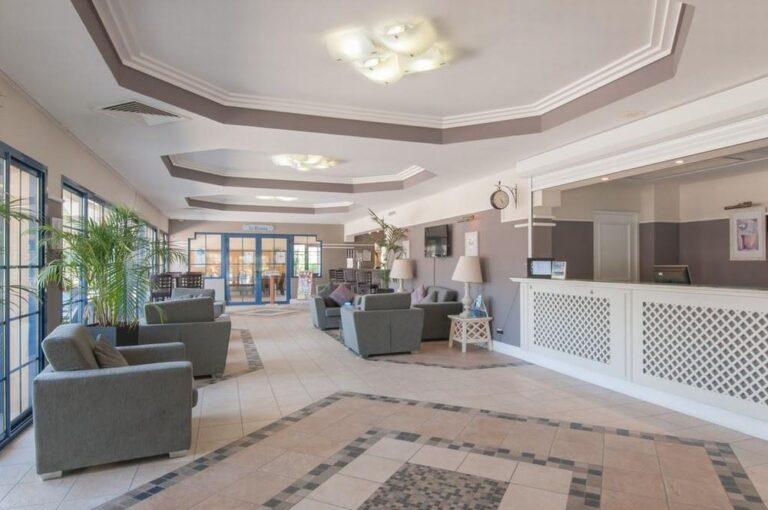 residence-premium-cannes-1lieu1salle-hall.jpg