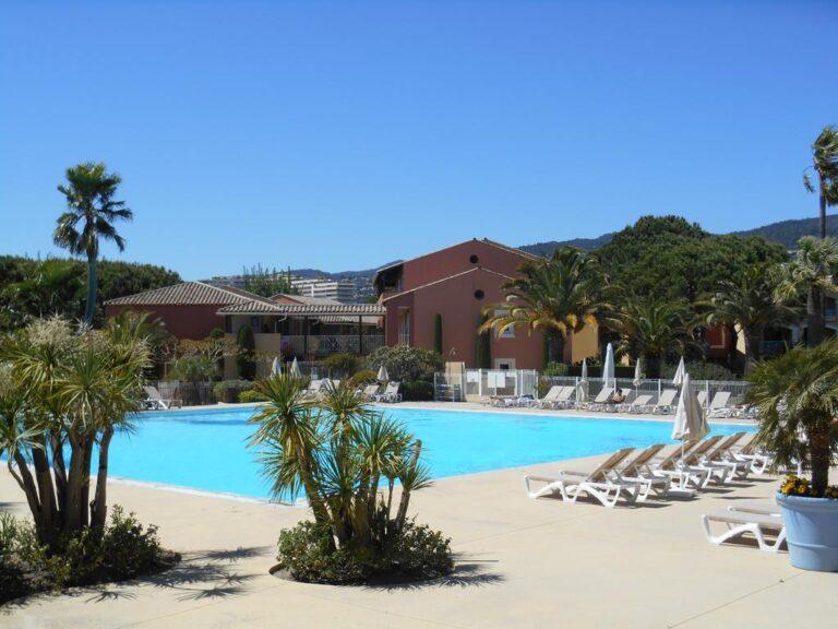 residence-premium-cannes-1lieu1salle-piscine.jpg