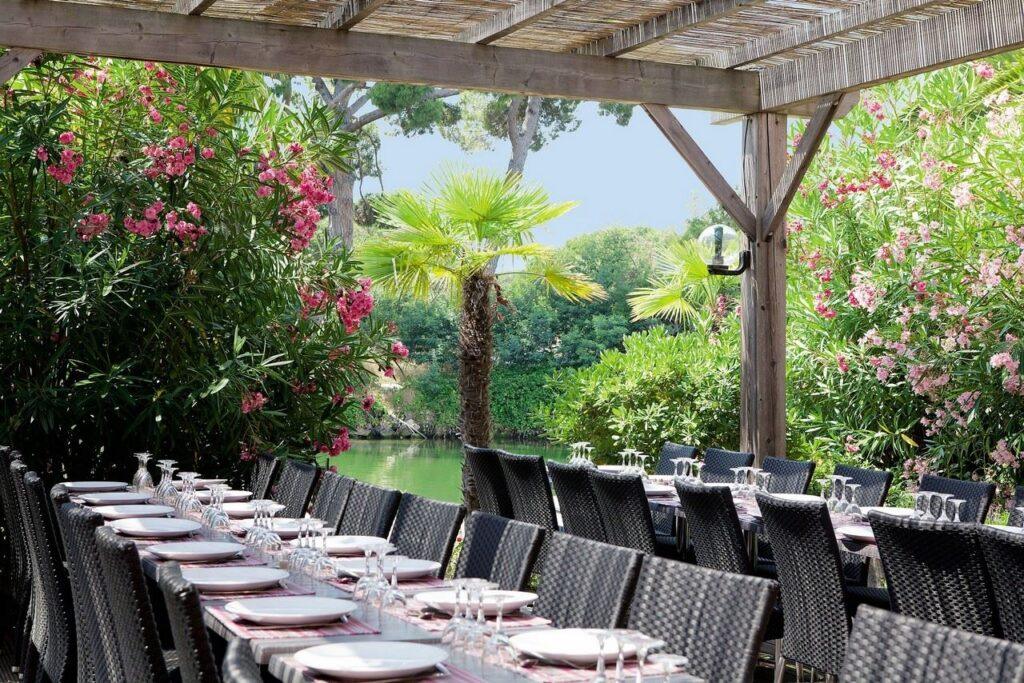 residence-premium-cannes-1lieu1salle-terrasse.jpg