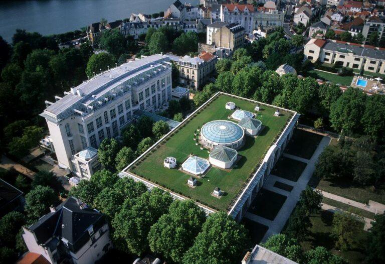 vichy-spa-hotel-les-celestins-1lieu1salle-batiment.jpg