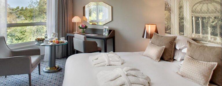 vichy-spa-hotel-les-celestins-1lieu1salle-chambre.jpg