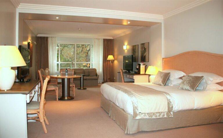 vichy-spa-hotel-les-celestins-1lieu1salle-suite.jpg