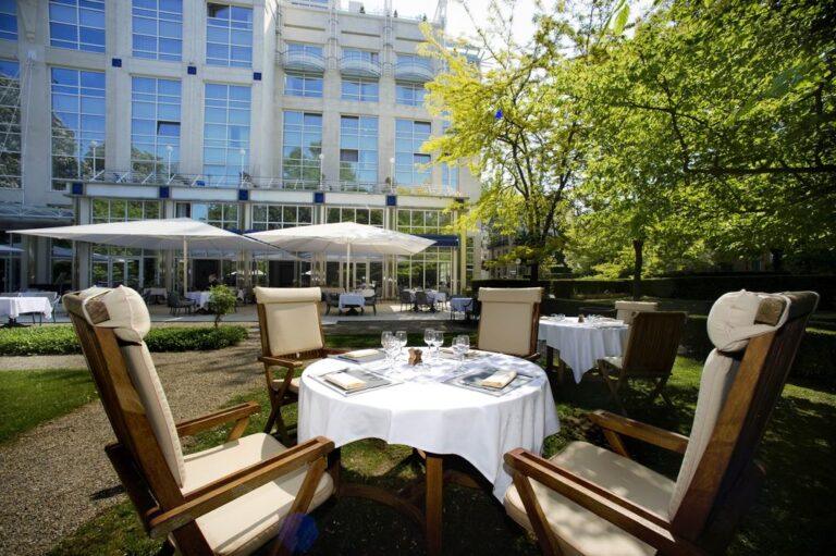 vichy-spa-hotel-les-celestins-1lieu1salle-terrasse.jpg