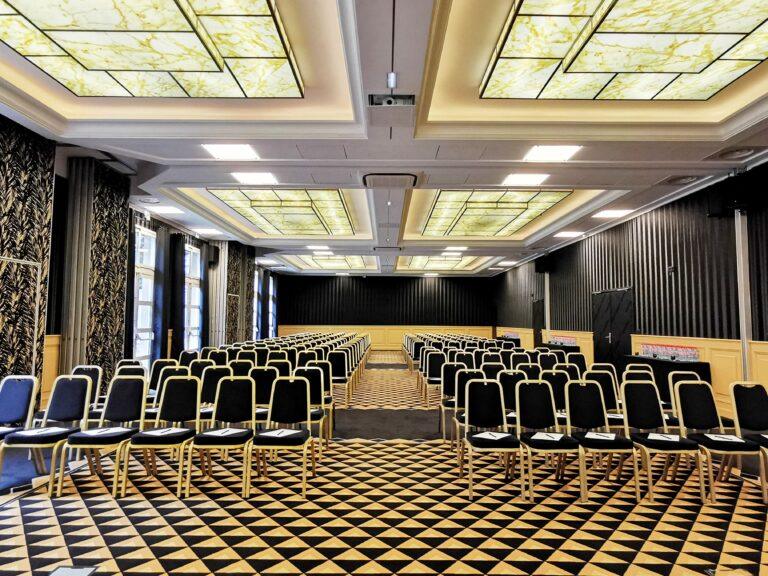 Salon-Versailles.jpg