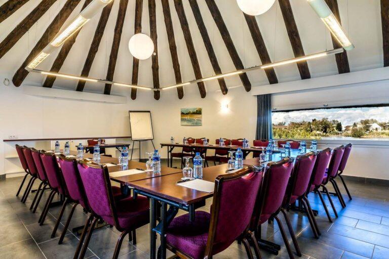 auberge-cavaliere-du-pont-des-bannes-1lieu1salle-seminaire.jpg