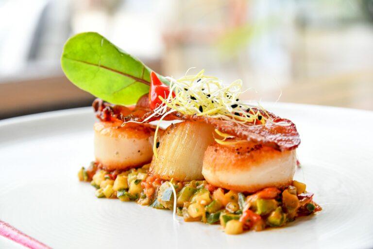 AAA6-SAINT-JACQUES-LARD-TARTARE-LEG.-PESTO2-scaled-1.jpg