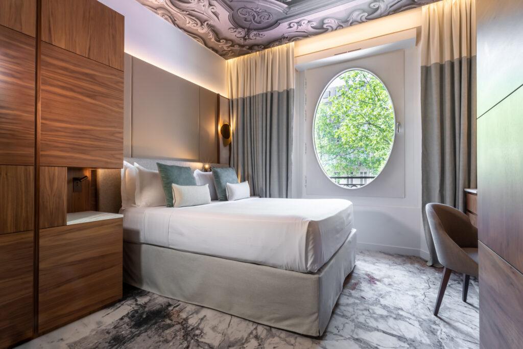 InterContinental-Champs-Elysees-Queen-Bed-Premium-106-2-scaled-1.jpg