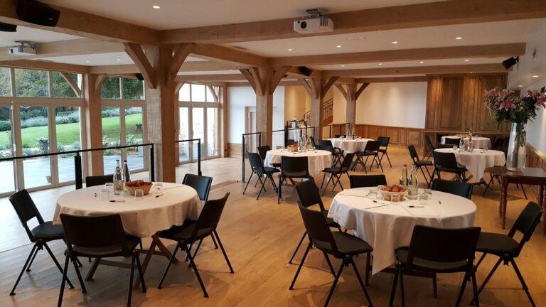 tables-rondes-min.jpg