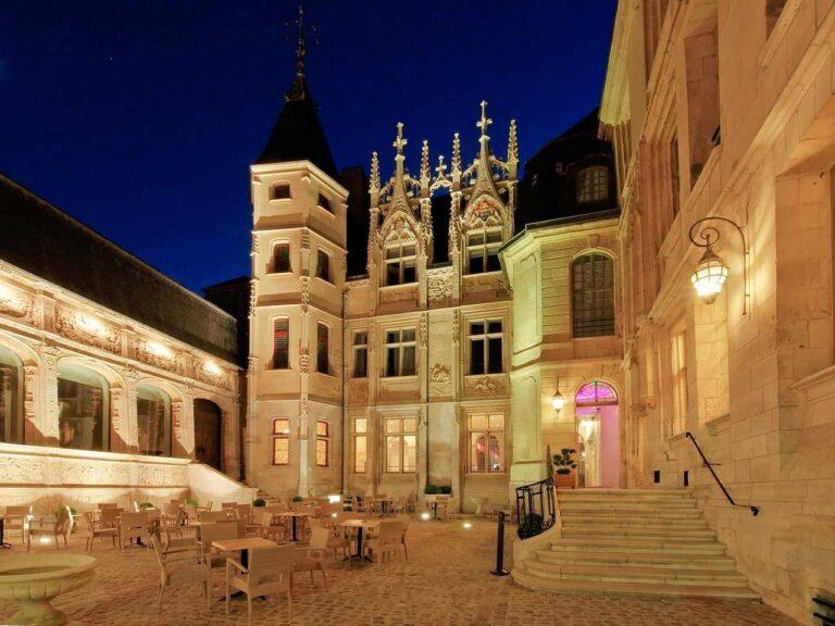 Cour-dHonneur-de-nuit.jpg