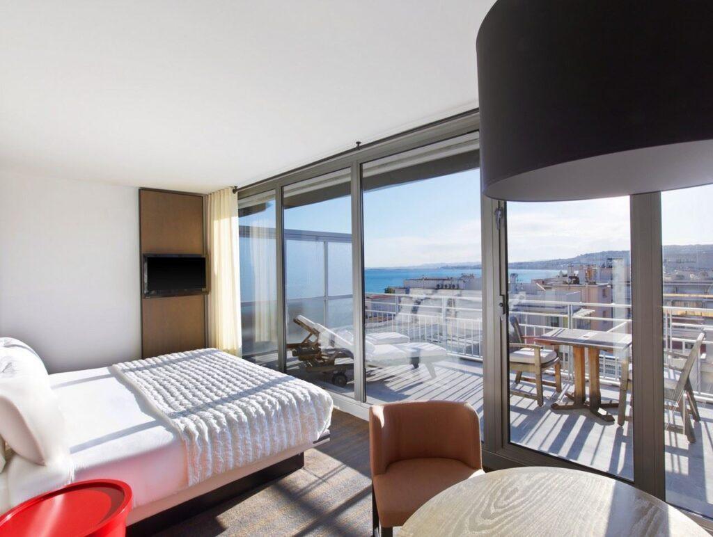 014_Executive-Room-City-Roofs-View.jpg