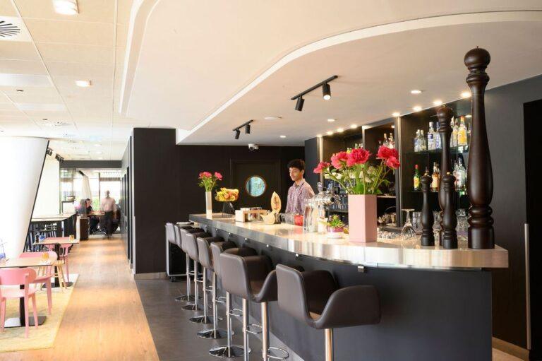 Bar-3.jpg