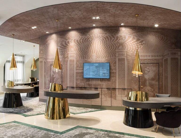 Desk-daccueil-Hotel-Le-Louis-Versailles-Chateau.jpg