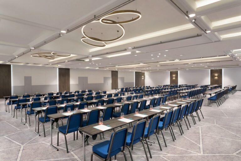 LE-VALLAURIS-Classroom-Setup.jpg