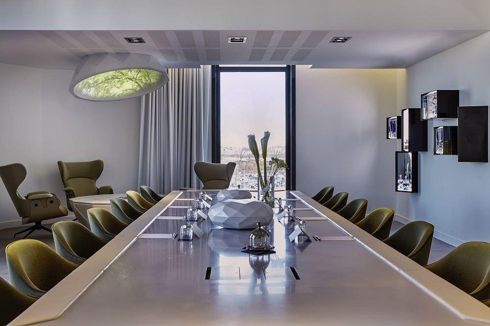 Pullman-CDG-Business-Playground-table.jpg