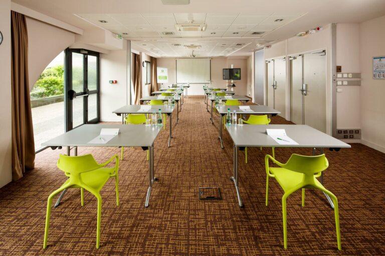 Salle-de-reunion-en-classe-NEW.jpg