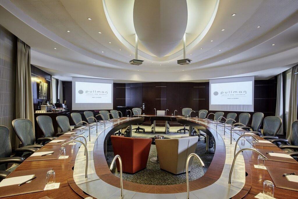 Salon-Defense-Board-meeting.jpg