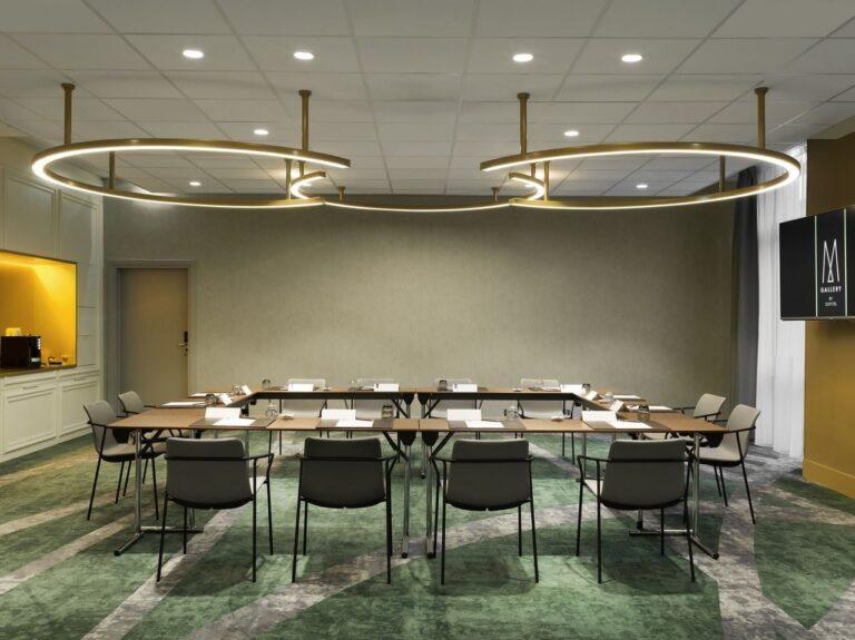 Salon-Maintenon-Hotel-Le-Louis-Versailles-Chateau.jpg
