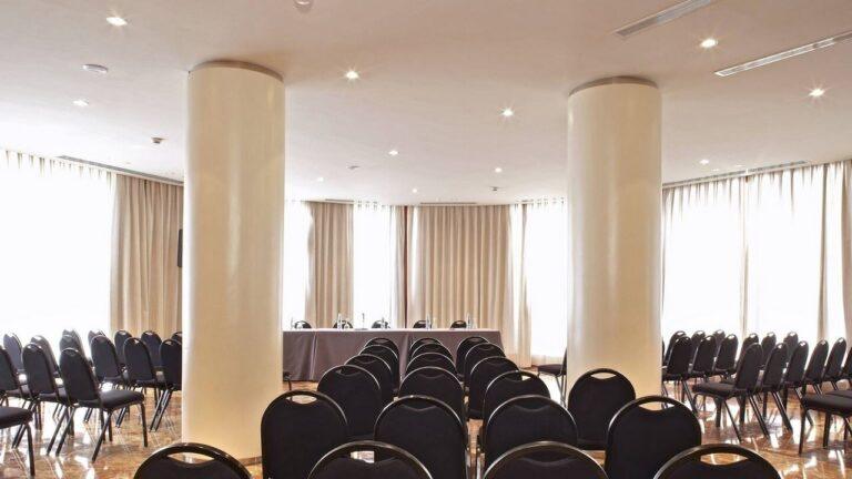 ac-malaga-palacio-1lieu1salle-meeting.jpg
