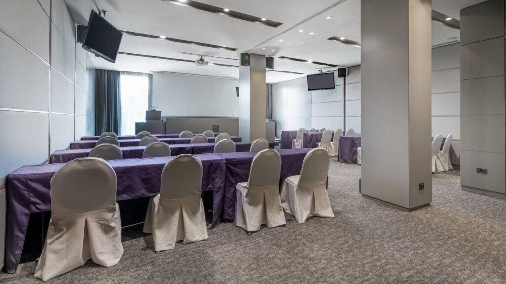 ac-malaga-palacio-1lieu1salle-meetings.jpg