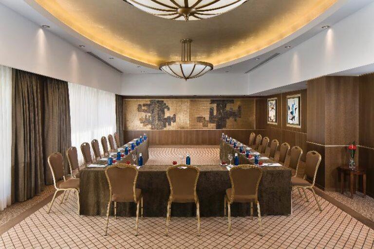 gran-melia-don-pepe-1lieu1salle-meetings.jpg