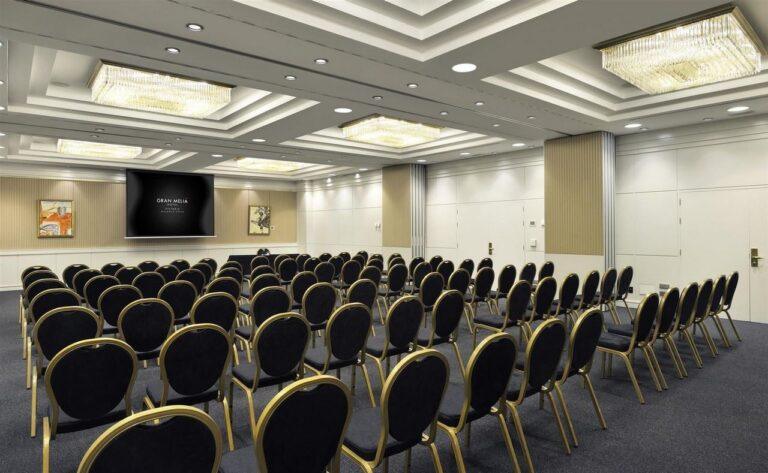 gran-melia-victoria-1lieu1salle-conference.jpg