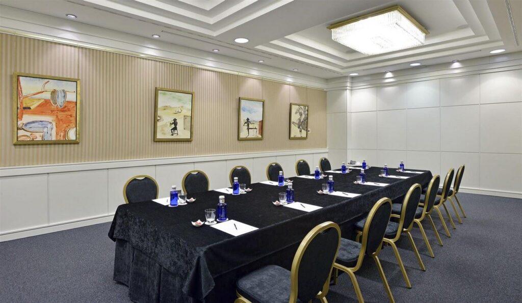 gran-melia-victoria-1lieu1salle-conventions.jpg