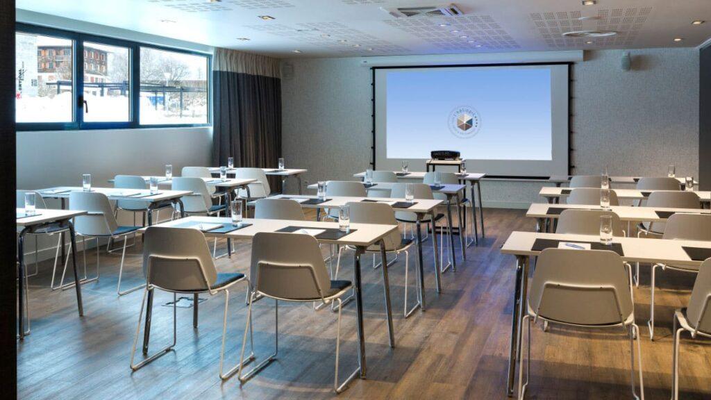 heliopic-hotel-spa-1lieu1salle-meeting.jpg