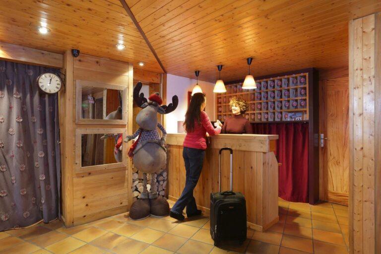 lobby-5.jpg