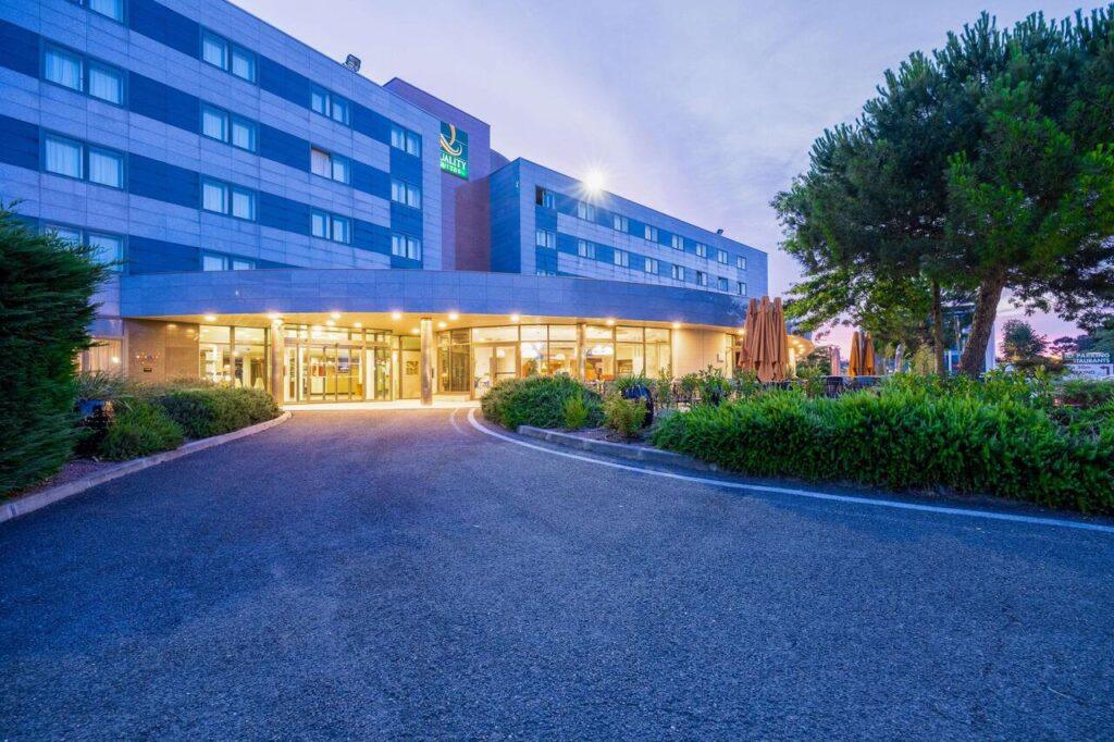 quality-suites-bordeaux-aeroport-1lieu1salle-event.jpg