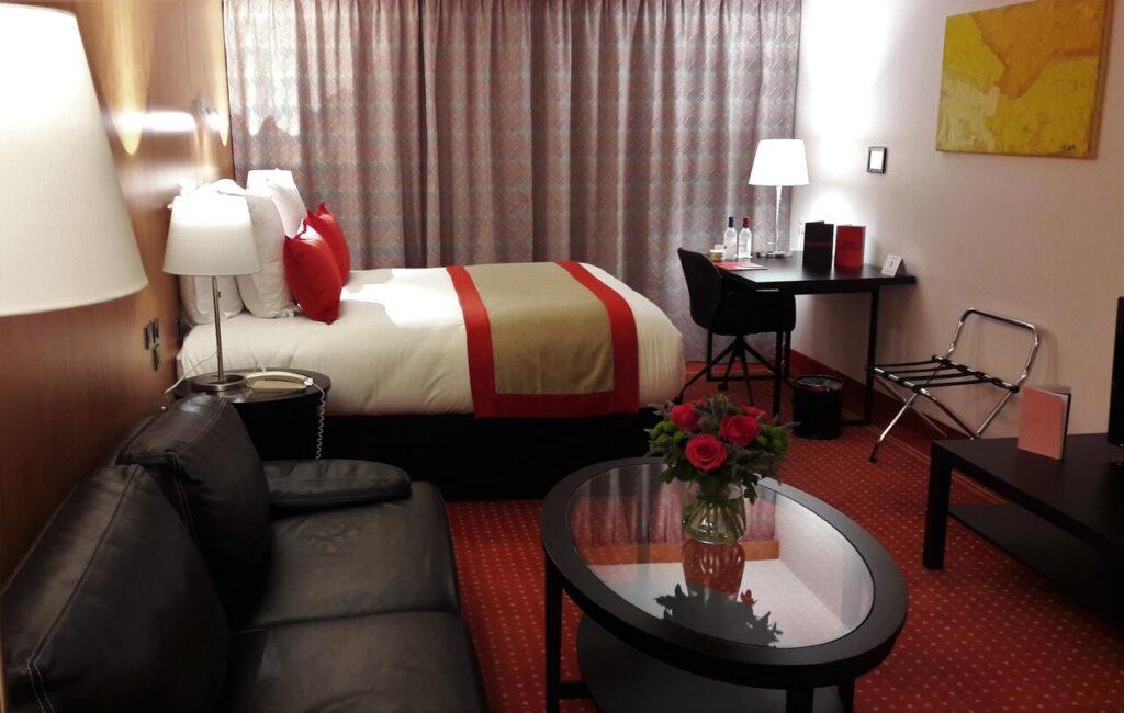 quality-suites-bordeaux-aeroport-1lieu1salle-events.jpg