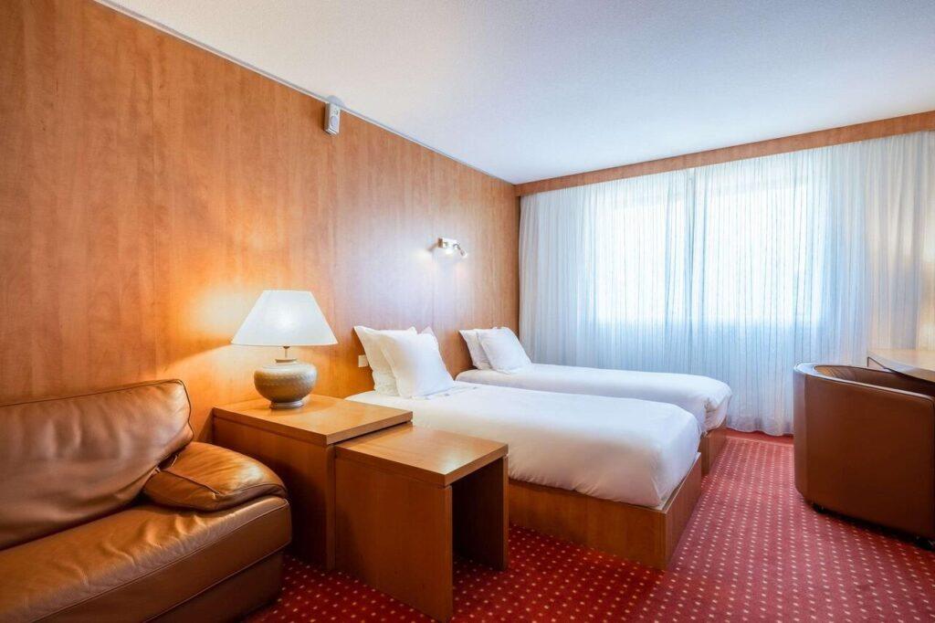 quality-suites-bordeaux-aeroport-1lieu1salle-meeting.jpg
