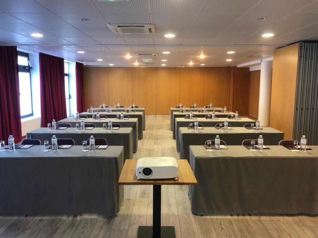 quality-suites-bordeaux-aeroport-1lieu1salle-reunions.jpg