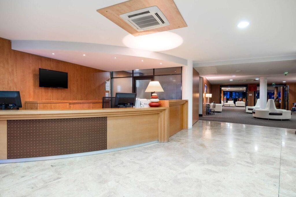 quality-suites-bordeaux-aeroport-1lieu1salle-seminaire.jpg