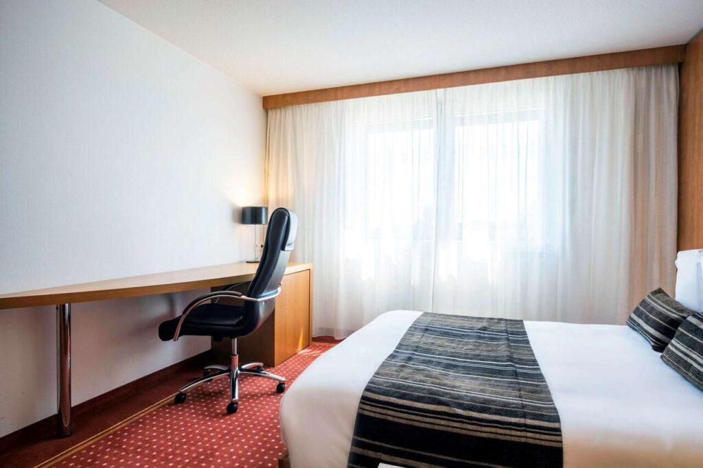 quality-suites-bordeaux-aeroport-1lieu1salle-seminaires.jpg