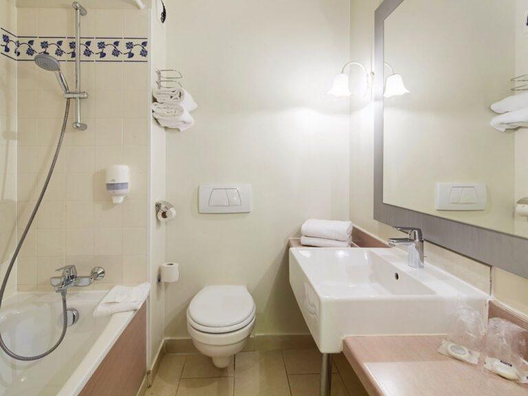 Campanile-RoomBathroom.jpg