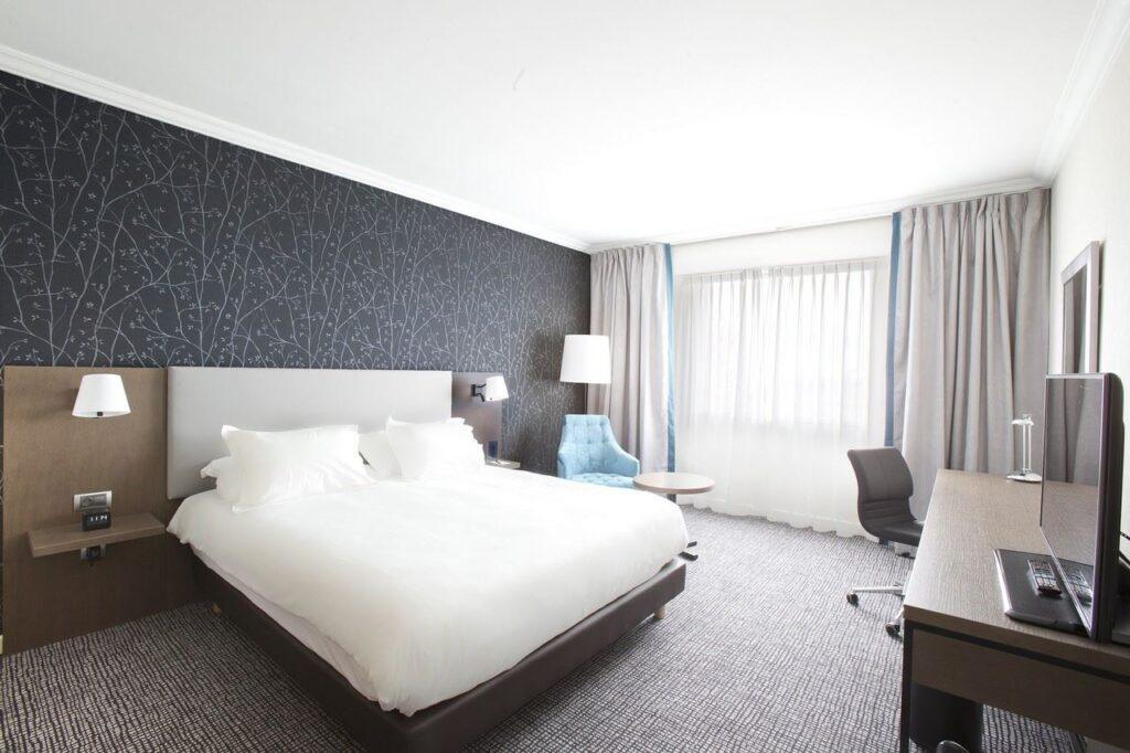 Deluxe-Room.jpg
