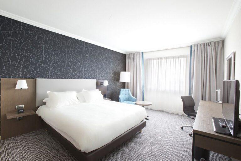 Deluxe-Room.jpg