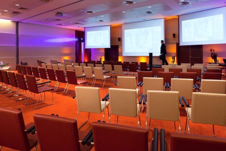 Salle de Conférence Plénière ("Champollion")- Configuration en théâtre