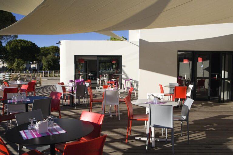 Le-Ponant-terrasse-restaurant.jpg