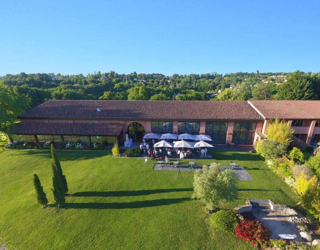 Le-domaine-drone-ciel-bleu.jpg